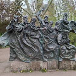 4 Könige und 4 Kaiser ließen sich der Sage nach vom Fährmann über den Rhein holen