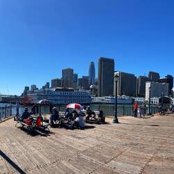 Blick auf die Stadt vom Pier 7