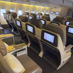 The Business Class cabin on B-HNI.