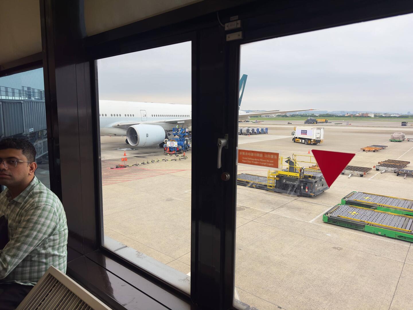 B-HNI at the gate waiting to operate as CX450.