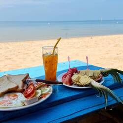 Un bon petit dej à Wild Beach 😛 seuls au monde 🥰