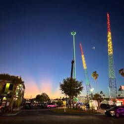 Man beachte die tolle Abendstimmung, neben dem Vomatron und dem Slingshot
