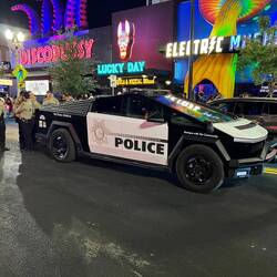 Safety First mit dem Tesla Cyber Police Truck 🚓