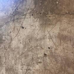 krazspuren hilfeschreie an den wänden