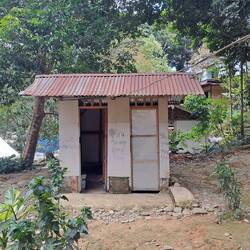 Das öffentliche Klo 🚽 Duschen kostet 5.000, das sind 0,25 €