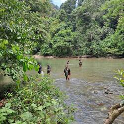 Der Rest der Reisegruppe muss auch durch