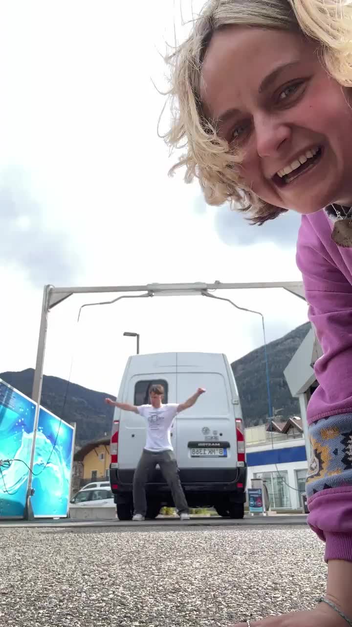 Wer hätte gedacht, dass Autowaschen so Spaß machen kann?!