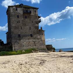 Ein alter Wehrturm am Hafen