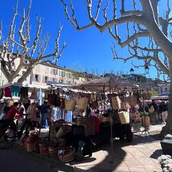 Petit marché de Salernes
