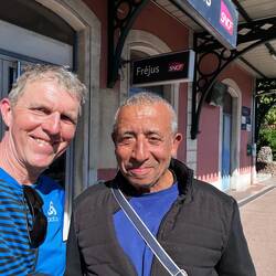 En attendant le train, discussion avec Hazzan Abdelaziz qui rentre de Tunisie