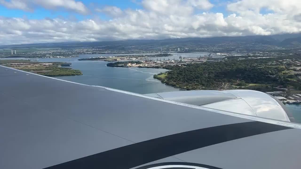 JL786 on final approach to HNL.