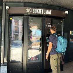 Automatic bouquet machine!