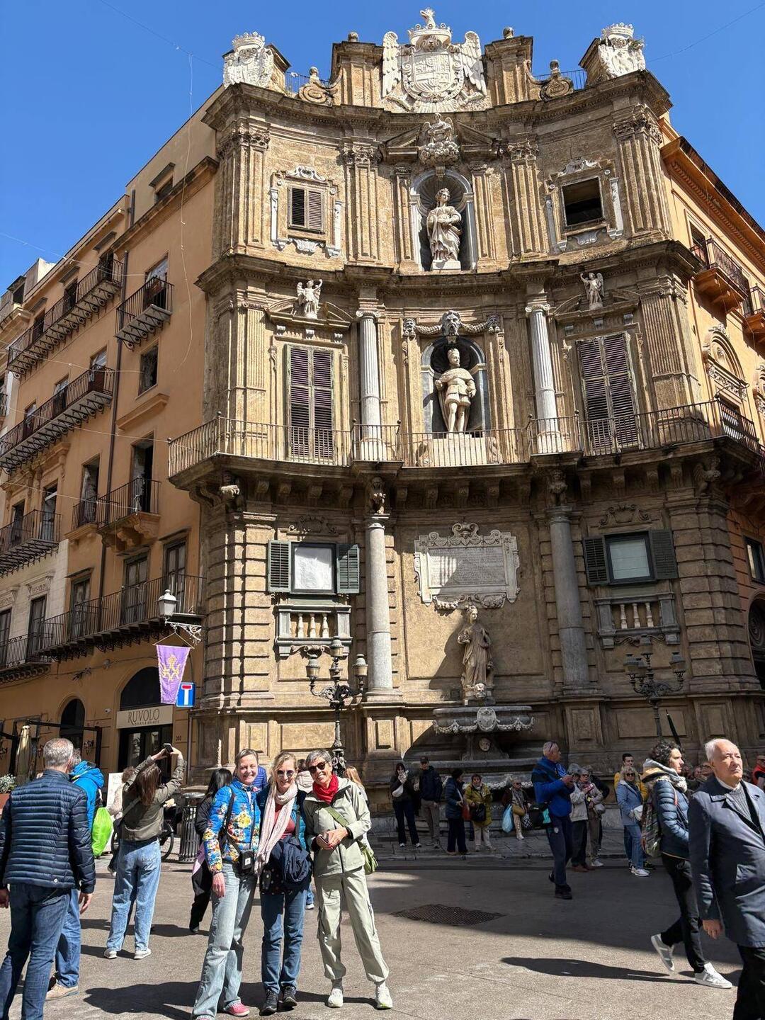 Quattro canti e tre Grazie