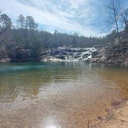 Rocky Falls, falsches Ufer.