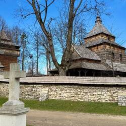 Eine der ältesten Holzkirchen Polens aus dem 16. Jahrhundert.
