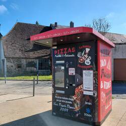 Take away Pizzas from the vending machine in Magnac-Bourge