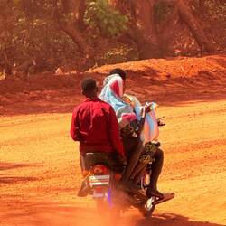 3 Personen passen mindestens auf ein Moped 🤣🤣