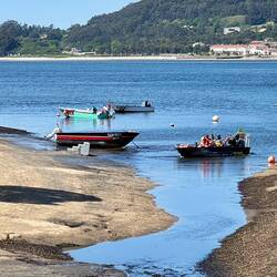 Überfahrt eines Pilgerbootes über den Minho