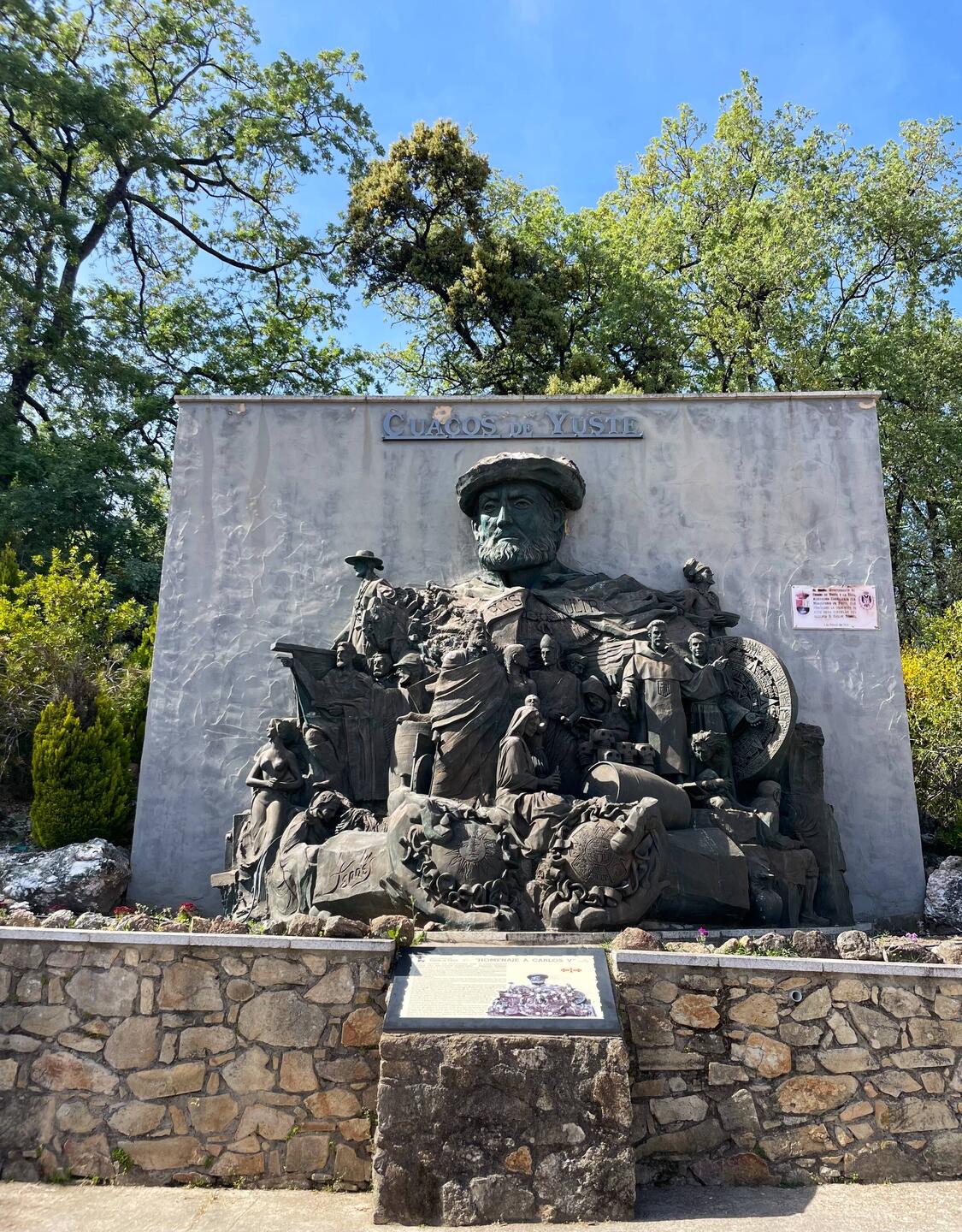Hässliches Monument zu Ehren von Kaiser Karl V (Carlos V)