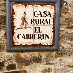 Auch in diesem alten Steinhaus kann man sich einmieten. Auch hier gibt's eine Klimaanlage!