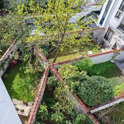 Blick in die Gartenparzellen hinter den Häusern