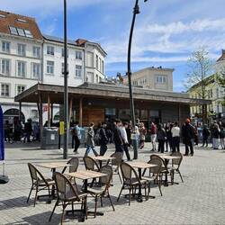 Maison Antoine mit langen Schlangen