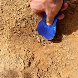 Ihr dürft drei Mal raten, für was genau ich dieses Loch gegraben habe...