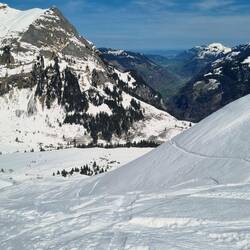Blick runter ins Engelbergertal und ins Mittelland