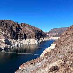 Blick aus Arizona auf den Lake Mead, einer der größten Stauseen der USA