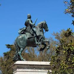 Notice the horse head is disproportionately small--in order to have statue balanced w horse on 2 ft!