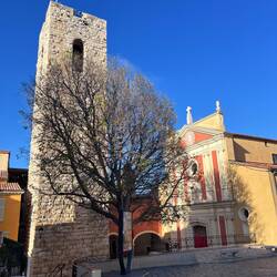 L'église d'Antibes face au musée Picasso