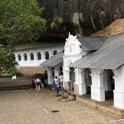 Eingang zum Höhlentempel in Dambulla