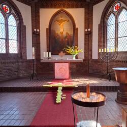 Altargemälde mit der Kreuzigungsszene