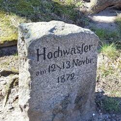 Direkt an der Kirche