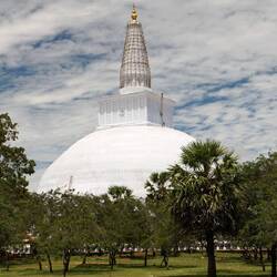 Stupa Ruanveli Seya Dagoba (107 Meter)
