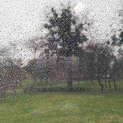 Der Sturm nimmt immer mehr Fahrt auf. Es rüttelt gewaltig an unserem Wohnmobil.