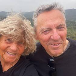 Mal wieder bräuchte Regines Frisur ein gutes Haarspray! Vom Winde verweht...macht Martin nichts aus.