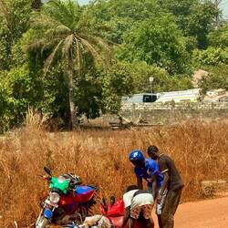 Natürlich wollten wir helfen, aber die drei haben es in diesem Moment selber aufstellen könne