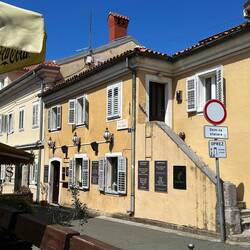 Blick auf die Sabrage Bar (von einer kleinen Terrasse mit Blick auf die Basilika)