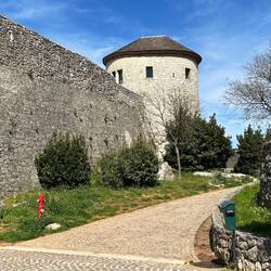 Östliche Burgmauer und Nord-Ost-Turm