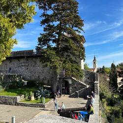 Blick vom Südturm auf den Innenhof (Richtung Osten)