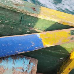 Das Ulu leckt etwas. Wir schöpfen es aus.