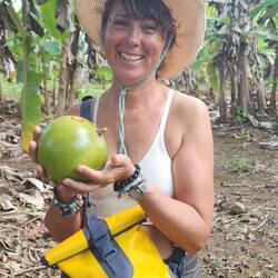 Kalebasse, die später die Schlafmupfel der Vögelchen an Bord werden soll