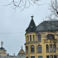 The cat that is the city's symbol