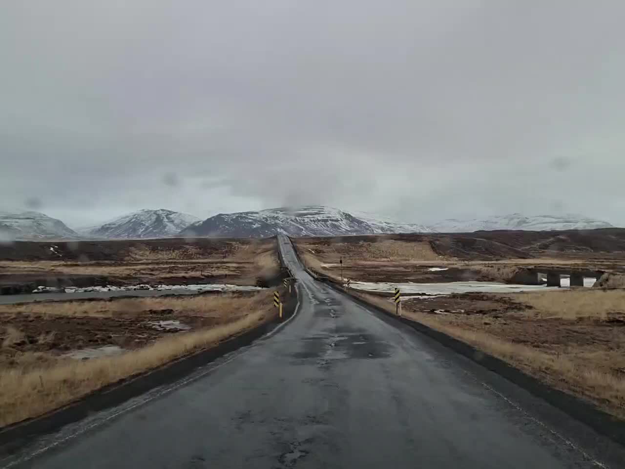 Vidéo-diaporama entre Budardalur et Hellulaug