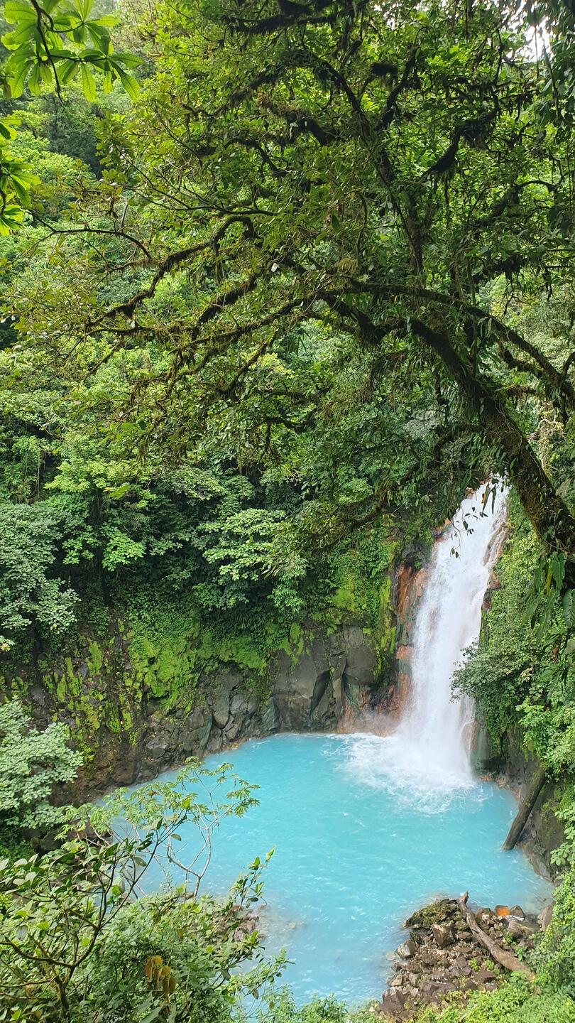 Wasserfall in den Rio Celeste