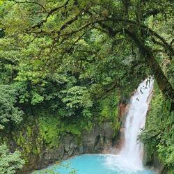 Wasserfall in den Rio Celeste