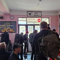 Immer wieder Spannung am Gate, wenn 14 Personen abfliegen können. Bis nur noch wir da waren...