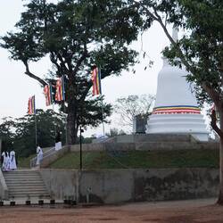 die neue Dorf-Stupa