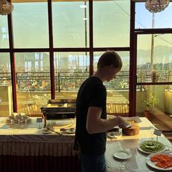 Das Frühstücksbuffet mit toller Aussicht